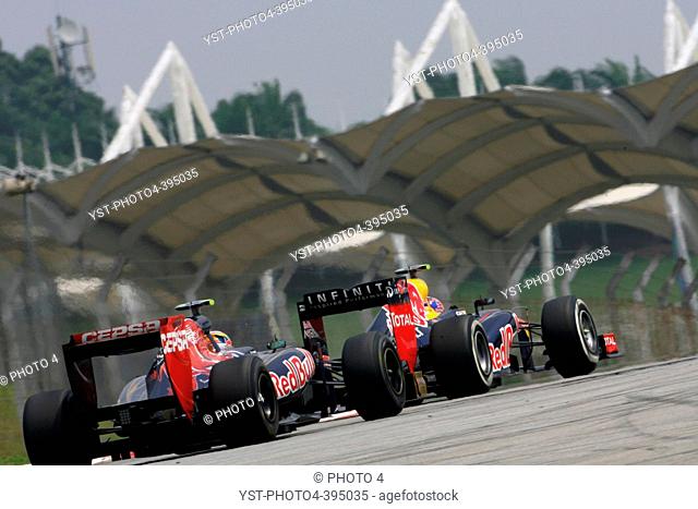 23.03.2012- Jean-Eric Vergne (FRA) Scuderia Toro Rosso STR7 and Mark Webber (AUS) Red Bull Racing RB8, F1, Malaysian Grand Prix, Sepang, Malaysia