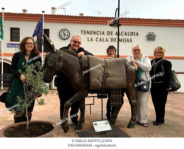 Victoria Westhead (l-r), Glyn Emerton, Brexpats spokeswoman Anne Hernández, Kath Emerton and Sarah Hawes stand behind a statue in Mijas, Spain, 3 February 2017