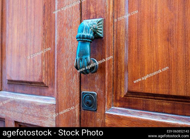 door knob, hand shape knocking door knob