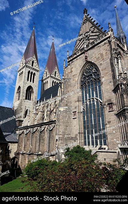 22 August 2023, Saxony-Anhalt, Halberstadt: View of Halberstadt's St. Stephen's Cathedral, which also houses the cathedral treasury
