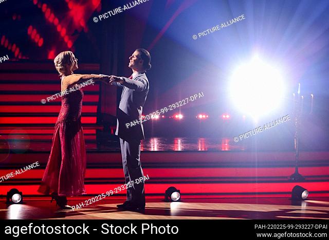 25 February 2022, North Rhine-Westphalia, Cologne: Riccardo Basile, sports presenter, and Isabel Edvardsson, professional dancer
