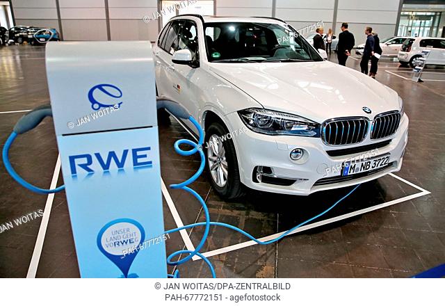 A BMW X5 xDrive40e as Plug-in-Hybrid with eDrive is charged at a charging pole in an exhibition hall during a conference for electromobility in Leipzig (Saxony)