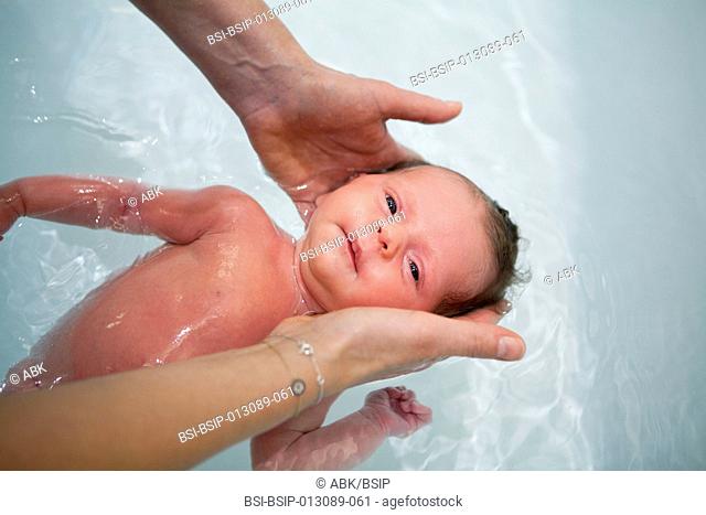 Reportage alongside Sonia Rochel, a pediatric nursing assistant in Paris, France, who has developed a unique approach to bathing : Thalasso Baby Bath TBB