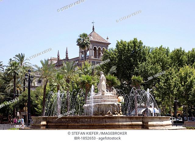 Fountain on the Puerta de Jerez square with the luxury hotel Alfonso XIII built for the Expo 1929, Seville, Andalucia, Spain, Europe