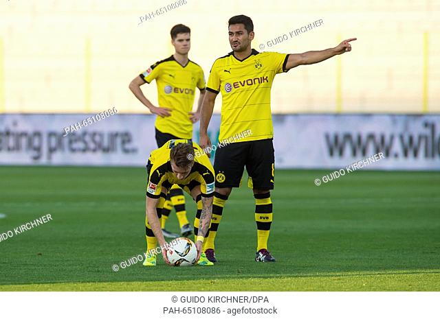 Dortmund's Ilkay Gündogan (r) in action with Marco Reus (l) during the test match between Jeonbuk Hyundai Motors FC vs. Borussia Dortmund in the Zabeel Stadium...
