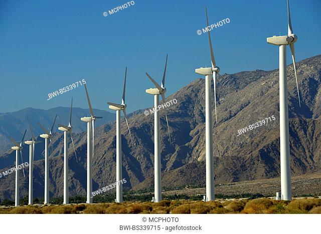 San Gorgonio Pass Wind Farm, USA, California, San Bernadino Mountains, Palm Springs