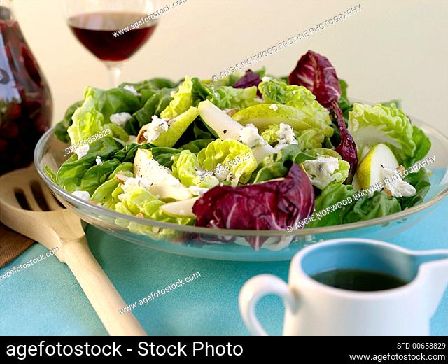 Salad leaves with pears and blue cheese, salad dressing