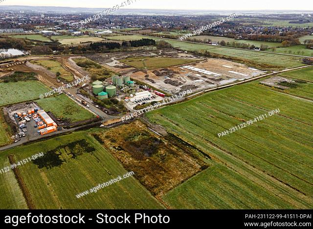 22 November 2023, Lower Saxony, Heide: A decommissioned biogas plant (center) stands on a construction site in the Dithmarschen district