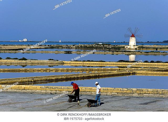 Saltworks in the Laguna dello Stagnone near Trapani, Sicily, Italy, Europe