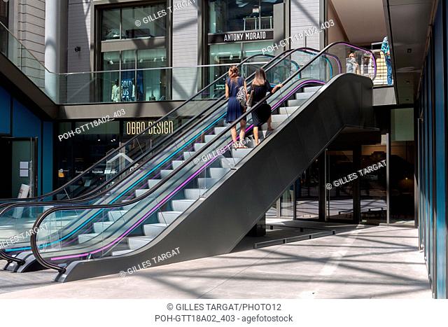 France, Région Rhône Alpes Auvergne, Rhône, Lyon, Hôtel Dieu rénové en juillet 2018, verrière, escalator, centre commercial, Photo Gilles Targat