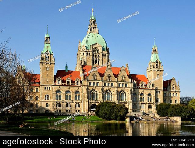 Neues Rathaus in Hannover;City Hall and Lake in Hannover