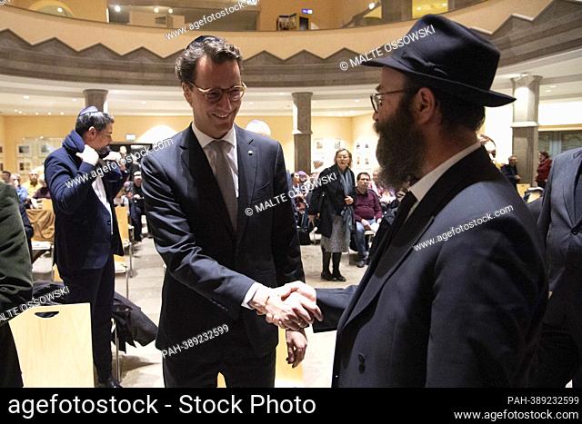 From left: Hendrik WUEST, Wust, CDU, Prime Minister of North Rhine-Westphalia, Rabbi Shmuel ARONOW, Festival to light the fifth Hanukkah candle in the Old...