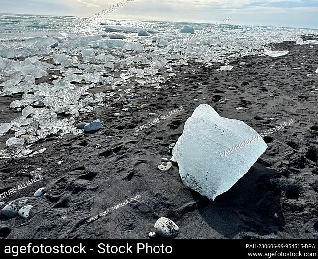FILED - 12 April 2023, Iceland, Diamond Beach: Pieces of ice lie in the black sand at Diamond Beach near the glacier lake Jökulsarlon