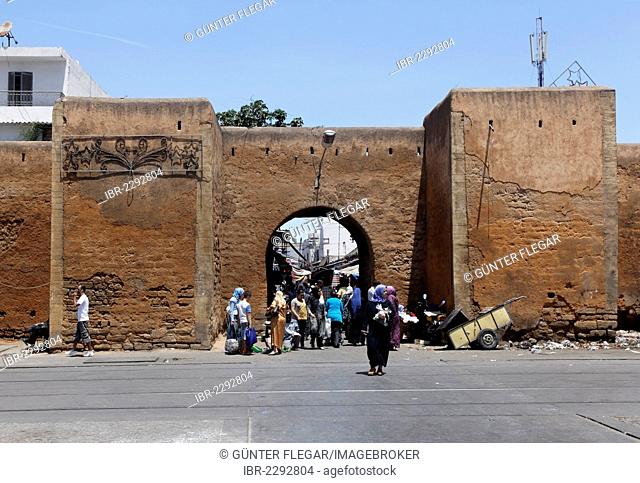 City walls and entrance gate to the Medina, old town of Rabat, Rabat-Salé-Zemmour-Zaer, Morocco, North Africa, Maghreb, Africa