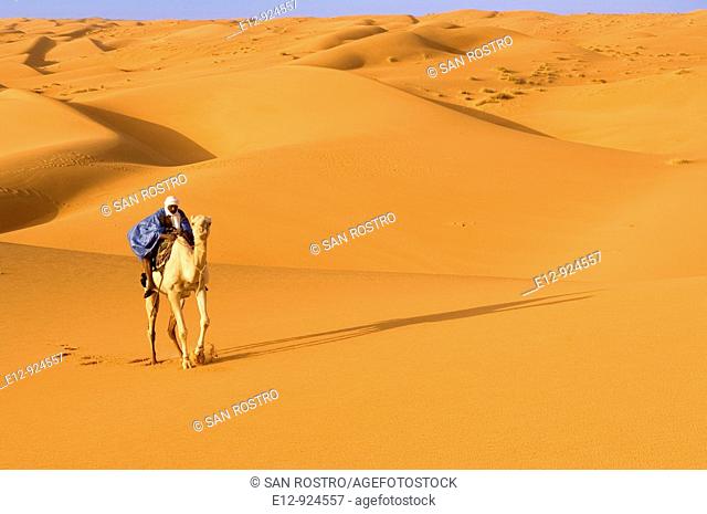Camel riding near Chinguetti, Adrar Plateau, Sahara desert, Mauritania