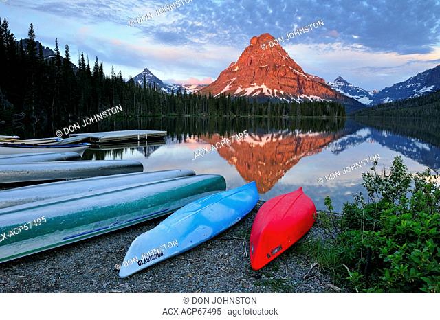Sinapah Mountain reflected in Two Medicine Lake at dawn, Glacier National Park (Two Medicine sector), Montana, USA, Glacier National Park (Two Medicine sector)