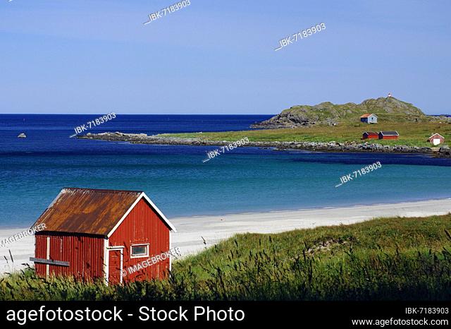 Red hut, long sandy beach, Ramberg, Flakstadøya, Flakstad, Lofoten, Nordland, Norway, Europe