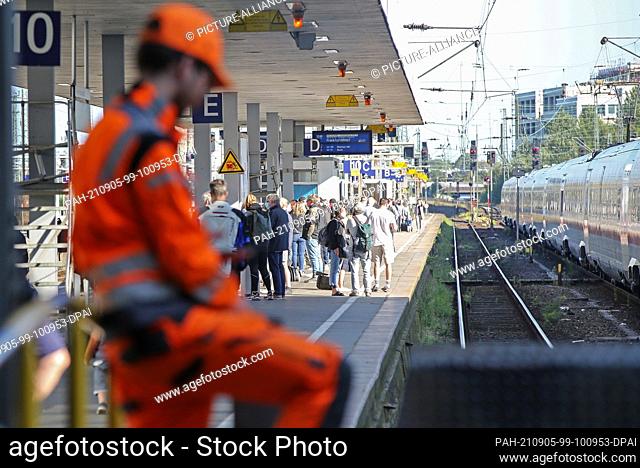 05 September 2021, Hamburg: Passengers wait for a train on a platform at Altona station. The train drivers' union GDL has called on its members to strike at...