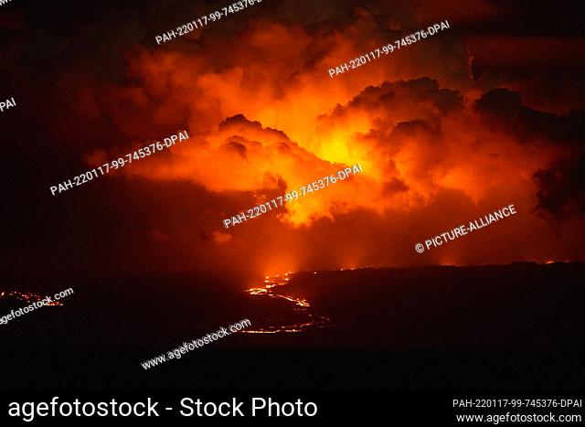 16 January 2022, Ecuador, Isabela: Lava flows from Wolf Volcano, the highest volcano in the Galapagos Islands. The 1710-meter-high volcano has been erupting...