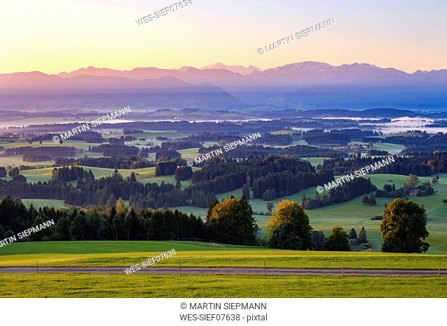 Germany, Bavaria, Upper Bavaria, Allgaeu, Pfaffenwinkel, View from Auerberg near Bernbeuren, Ammergau Alps and Zugspitze