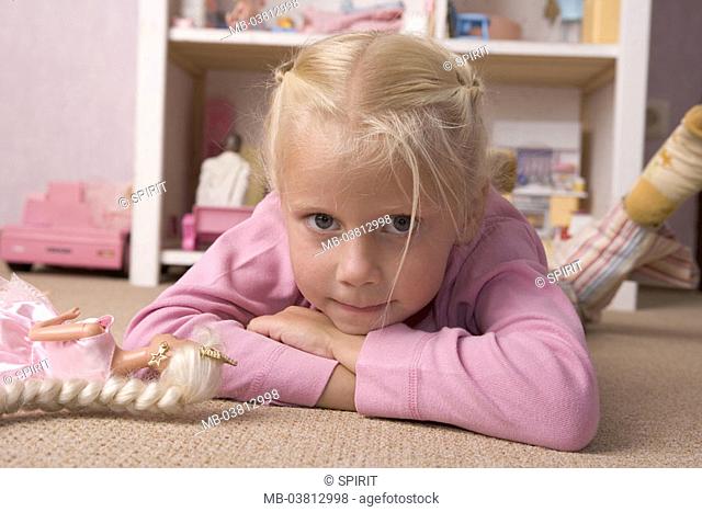Nurseries, girls, floor,  lie, seriously, portrait,   Series, child, 3-5 years, blond, gaze camera, waiting,  Boredom, unfortunately, toy house, dollhouse
