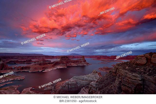 Afterglow, view from Alstrom Point to Lake Powell illuminated by clouds after sunset, Padre Bay with Gunsight Butte and Navajo Mountain, houseboats, Bigwater