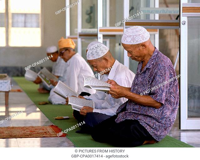 Thailand: Prayers at the Ban Chin Haw Mosque, Chiang Mai, northern Thailand