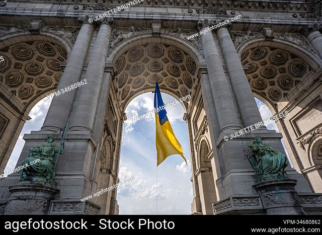 Illustration picture shows the Ukrainian flag as it hangs from the center of the triumphal arch (arch de triomphe - triomfboo) at the Jubelpark - Parc du...