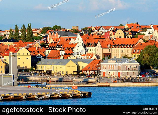 Blick auf Visby auf Gotland. View to visby with its historic old town