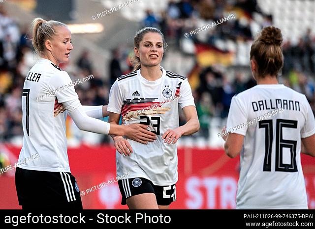 26 October 2021, North Rhine-Westphalia, Essen: Football, Women: World Cup qualifying Europe women, Germany - Israel. Group stage, Group H, Matchday 3