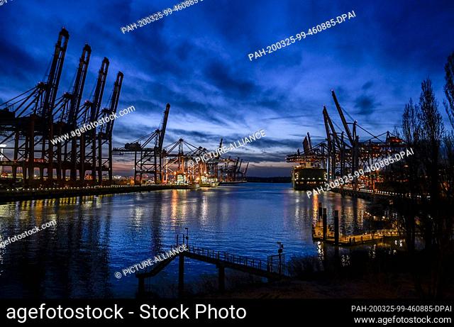 24 March 2020, Hamburg: Container ships are moored at the terminals in Waltershof in the port of Hamburg. Hamburger Hafen und Logistik AG (HHLA) announces its...