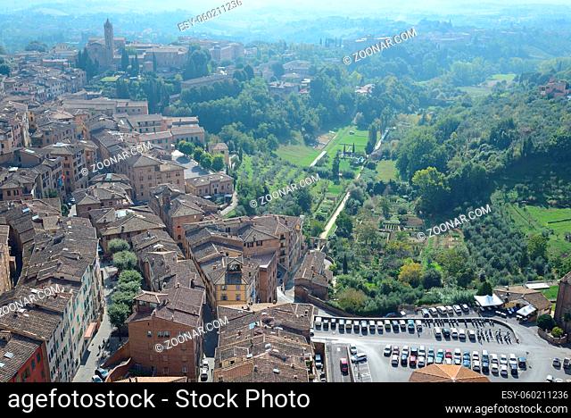 Siena from above, city and land, nature, Tuscany landscape Die Stadt von Torre Mangia aus gesehen