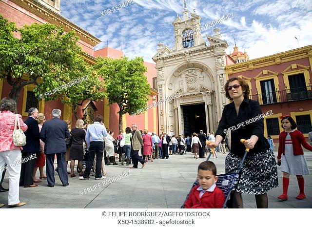 Queue of people waiting to worship Jesus del Gran Poder on Palm Sunday, Seville, Spain
