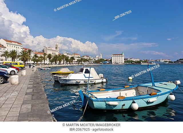 Riva promenade at the port of Split, with Diocletian's Palace at the rear, Split, Middle Dalmatia, Dalmatia, Adriatic coast, Croatia, Europe, PublicGround