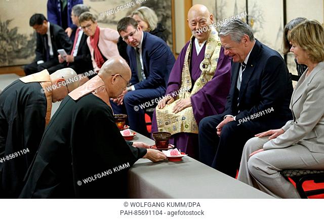 German President Joachim Gauck and his partner Daniela Schadt (R) visit the Ginkaku-ji temple and take part in a tea ceremony in Kyoto,  Japan, 16 November 2016