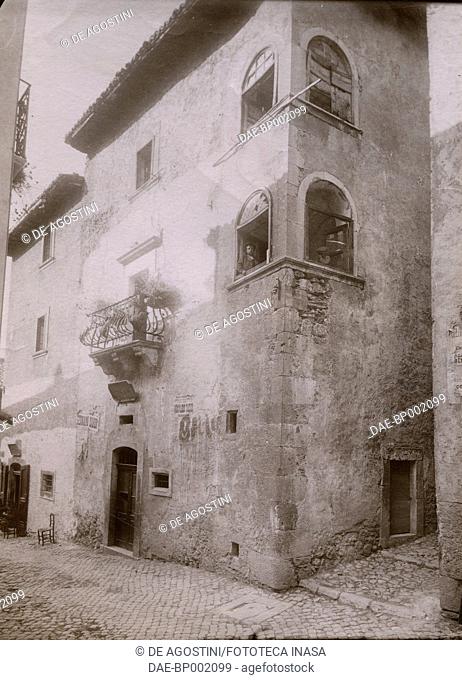 A house in Roccaraso, Abruzzo, Italy, photograph by Istituto Italiano d'Arti Grafiche, Bergamo, ca 1905