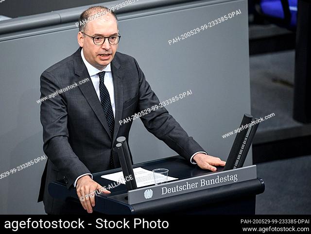 29 May 2020, Berlin: Niels Annen (SPD), Minister of State at the Foreign Office, speaks at the 164th session of the Bundestag