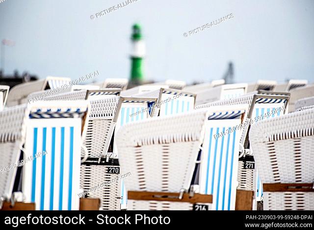 03 September 2023, Mecklenburg-Western Pomerania, Rostock Warnemünde: Shuttered beach chairs stand on the Baltic Sea beach of Warnemünde