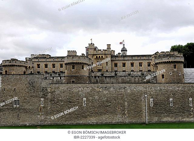 Tower of London, Waterloo Barracks, home of the crown jewels, UNESCO World Cultural Heritage site, palace, prison, armoury and treasury, London, England