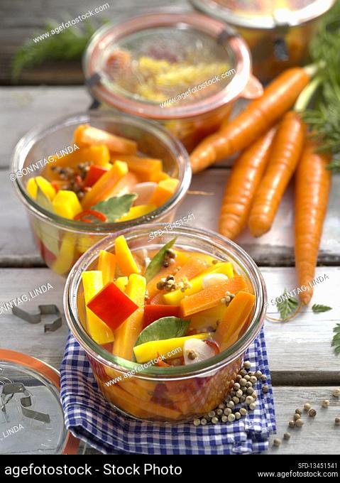Sweet and sour pickled carrots