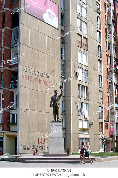 Kosovo, District of Pristina, Pristina. A statue of Bill Clinton in Pristina