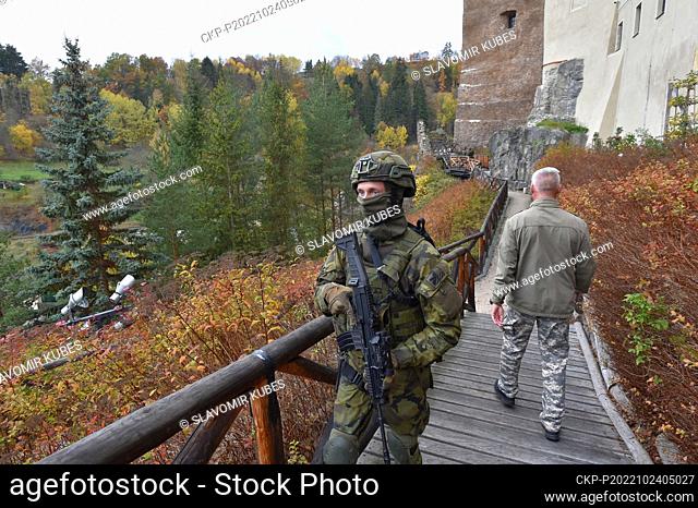 Czech soldiers of 4th brigade, policemen and firemen practiced possible terrorist attack during join exercise in Castle Becov nad Teplou