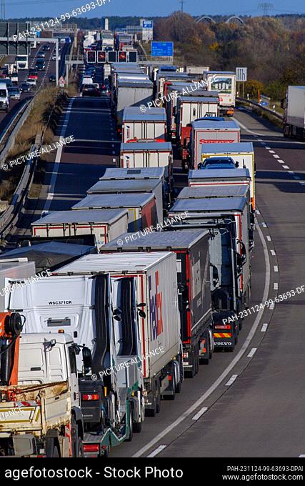 24 November 2023, Saxony-Anhalt, Barleben: Trucks are stuck in a traffic jam on the A2 in the direction of Berlin at the Magdeburg-Zentrum slip road and exit