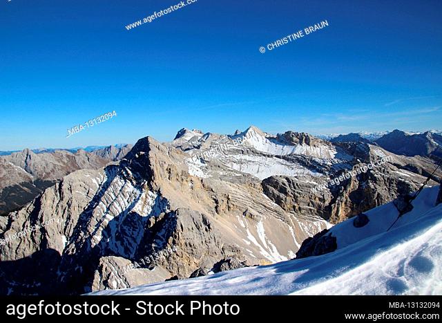 Hike to the Pleisenspitze (2569m), mountain tour, mountain hiking, outdoor, view of the Hinterau-Vomper chain with the small and large Seekarspitze