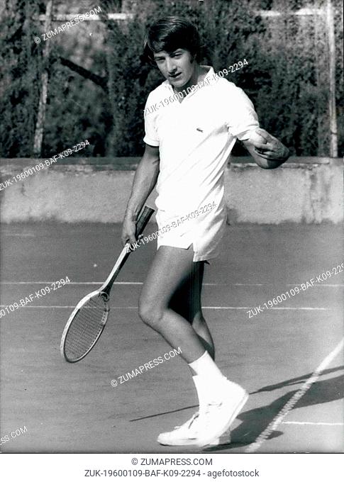 1971 - Septembre 1971. Dustin Hofman plays tennis..... Dustin Hofman the famous actor spends these days in Rome waiting to play a film up to date directed by...