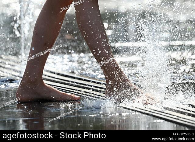 RUSSIA, MOSCOW - JULY 4, 2023: A child plays in a splash fountain in Muzeon Park in central Moscow in summer. Mikhail Tereshchenko/TASS
