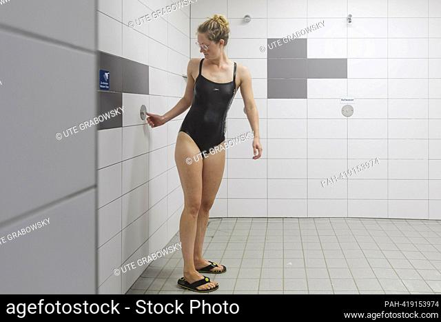 Topic: Woman taking a shower in a public bathhouse. - Bornheim/Deutschland