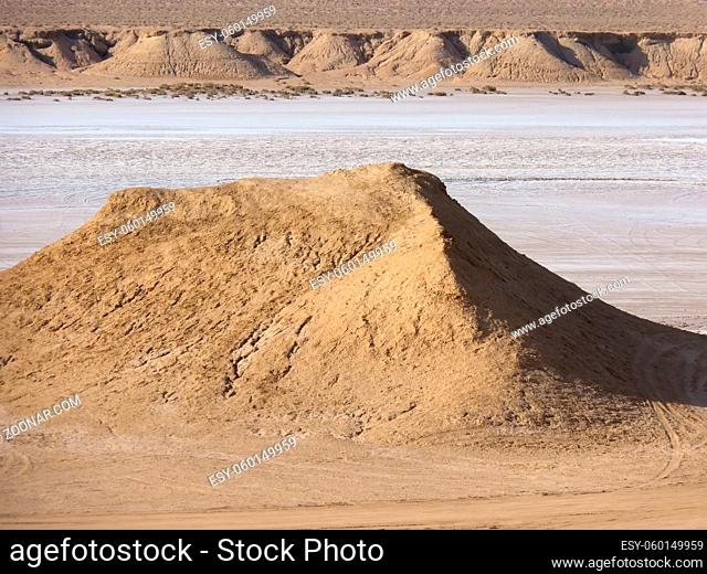 desert of sand and salt in Tunisia