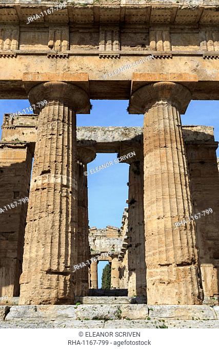 Temple of Neptune, 450 BC, largest and best preserved Greek temple at Paestum, UNESCO World Heritage Site, Campania, Italy, Europe
