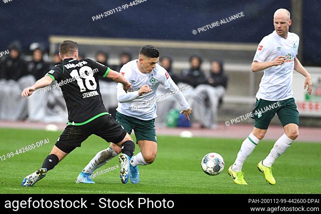 12 January 2020, Bremen: Football: Test match, Werder Bremen - Hannover 96, Weser Stadium, 11th place Werders Milot Rashica fights against Hannover's Marc...